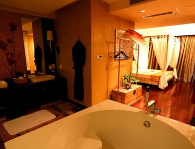 武汉江夏区养生会所的黄昏恋：当爱情遇上八十岁